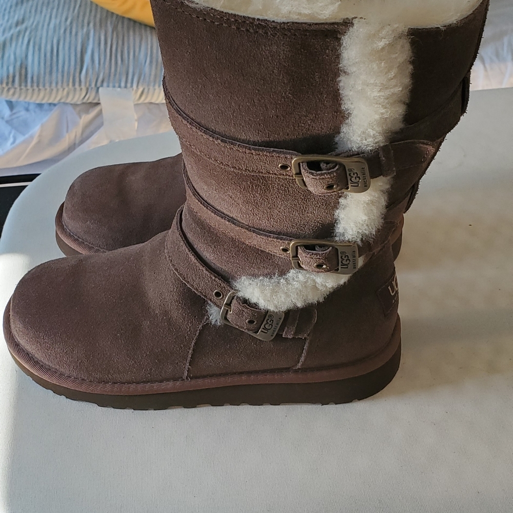 Dark Brown UGG boots EUC Zipper Maddi Size 3 (ladies 5)